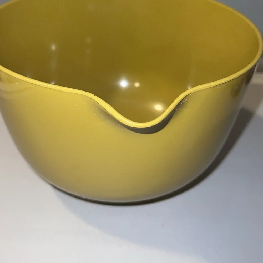 Vintage ROSTI Mepal Mixing Bowl In Yellow Gold Melamine 2 Liter DENMARK Spout